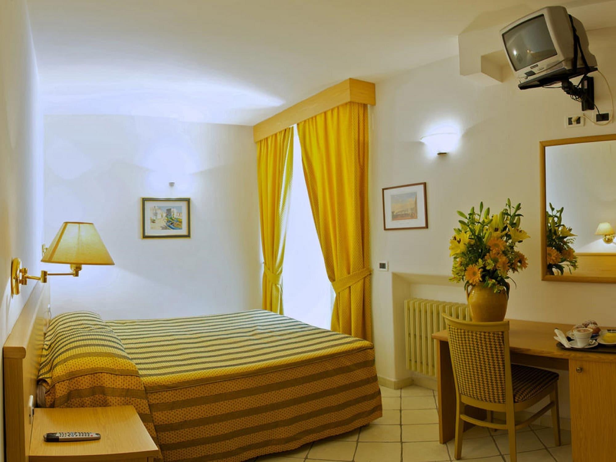 Hotel La Luna อีสเกีย ภายนอก รูปภาพ